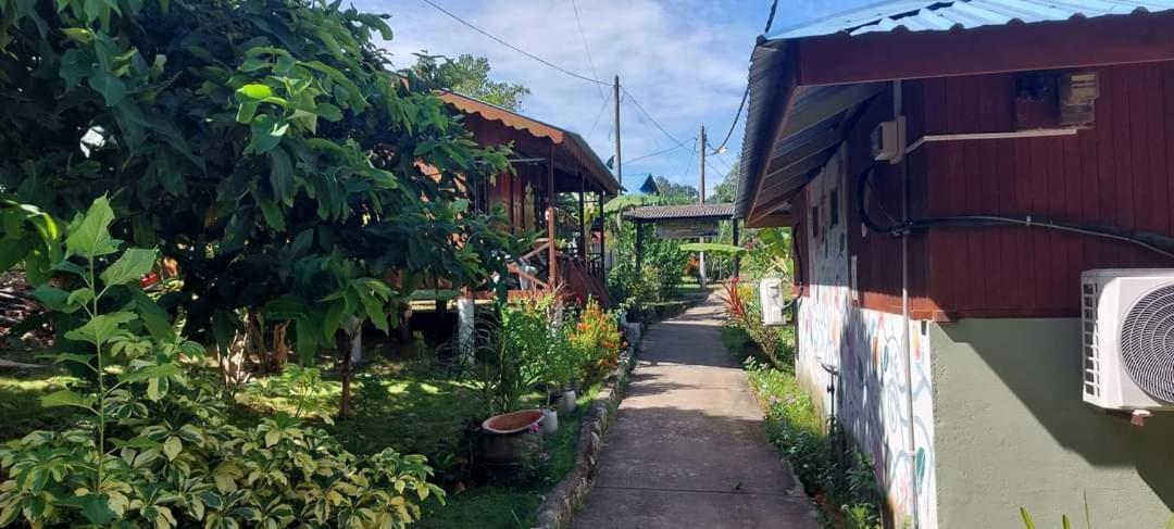 Kampong Ayer Batang Ella'S Place Salang Tioman מראה חיצוני תמונה